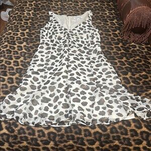 Black and White A-line Mini Dress with V-neck for Casual Wear